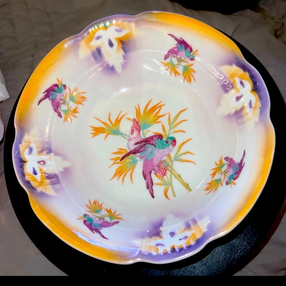VINTAGE 1930’S GERMAN LUSTERWARE TROPICAL PARROT MOTIF BOWL